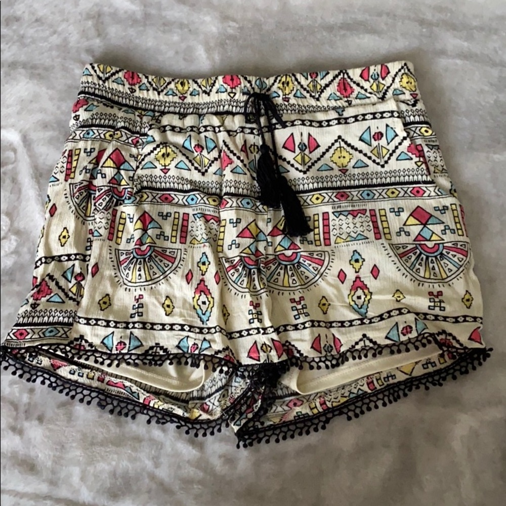 PATTERNED FLOWY SHORTS